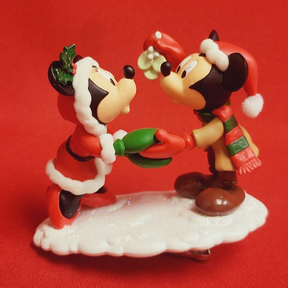 Hallmark Disney Mistletoe Time Mickey & Minnie 2003